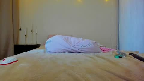 Snapshot of bella_foryou chatting on 12.15.24 NastyaThere are legends that in this room all your wishes can come true  Private is Open online show from 12.15.24