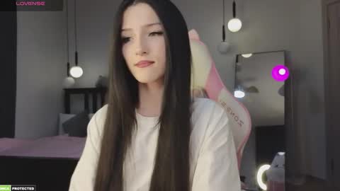 Bella next stream December 2 at 9pm gmt online show from 09.09.25