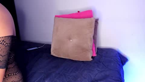 Snapshot of bella_jone chatting on 02.09.25 isabella online show from 02.09.25