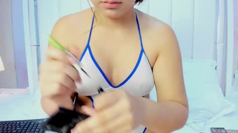 Mia online show from 10.17.25