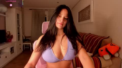 Snapshot of bella_pocahontas3 chatting on 10.25.25 bella_pocahontas3 online show from 10.25.25