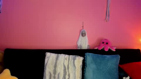 Bella Ponce  online show from 10.14.25