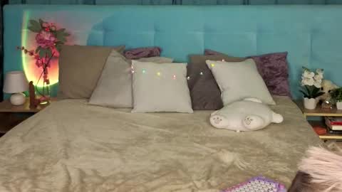 Snapshot of bella_stewartt chatting on 11.14.25 Bella online show from 11.14.25