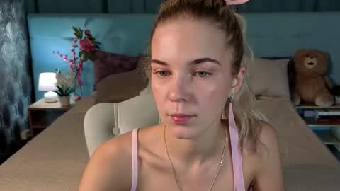 Snapshot of bella_stewartt chatting on 11.21.25 Bella online show from 11.21.25