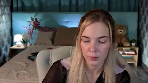 Snapshot of bella_stewartt chatting on 11.26.25 Bella online show from 11.26.25