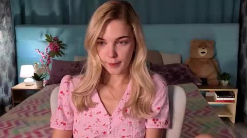 Snapshot of bella_stewartt chatting on 12.01.25 Bella online show from 12.01.25