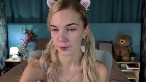 Snapshot of bella_stewartt chatting on 12.01.25 Bella online show from 12.01.25