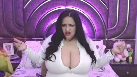 Snapshot of bella_taylor_a chatting on 09.24.25 Bella Taylore online show from 09.24.25