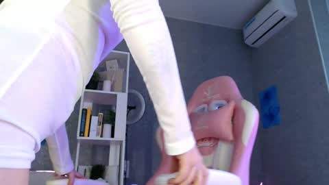 Snapshot of bella_torress chatting on 10.28.25 Bella Torress online show from 10.28.25