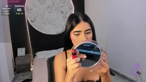 Snapshot of bellaastorm chatting on 10.16.25 bellaastorm online show from 10.16.25
