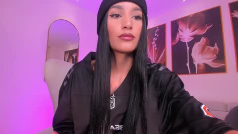 Snapshot of bellacarteer_ chatting on 01.31.25  Bella C  online show from 01.31.25