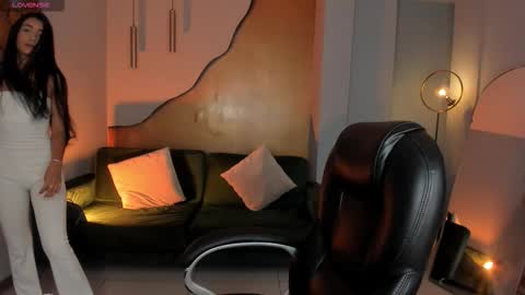 Snapshot of bellacarteer_ chatting on 10.23.25  Bella C  online show from 10.23.25
