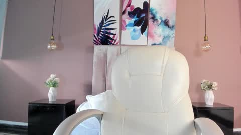 Snapshot of bellaclaiir chatting on 01.19.25 Bella Clair online show from 01.19.25
