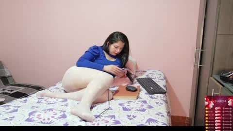 Snapshot of bellah_rose_squirt chatting on 05.09.26 Bella online show from 05.09.26
