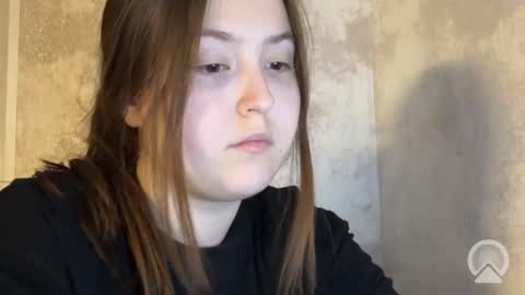 Snapshot of bellahadid8 chatting on 11.28.25 Charming Hamster online show from 11.28.25