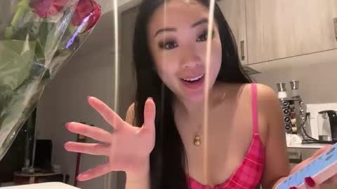 Snapshot of bellajuniormint chatting on 12.17.25 bellajuniormint online show from 12.17.25