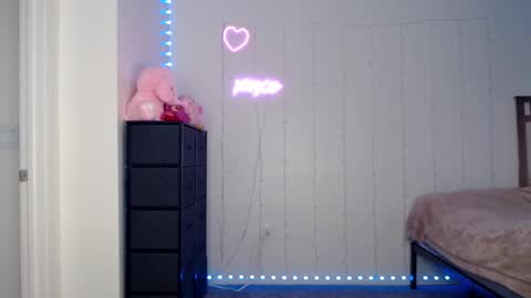 Bella Monroe online show from 02.02.25