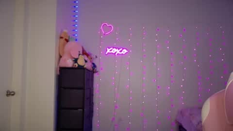 Bella Monroe online show from 09.23.25