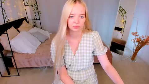 Snapshot of bellamontgomery chatting on 05.19.26 Bella online show from 05.19.26