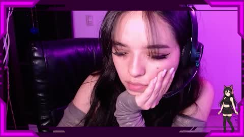 Snapshot of bellamoteluna chatting on 10.25.25 Bella Monteluna online show from 10.25.25