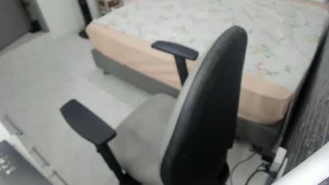 Snapshot of bellaprettty chatting on 01.08.25 Bella  Angelycal online show from 01.08.25