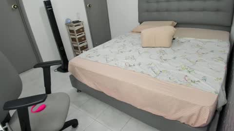 Snapshot of bellaprettty chatting on 02.13.25 Bella  Angelycal online show from 02.13.25