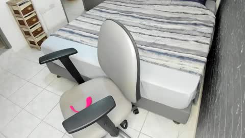 Snapshot of bellaprettty chatting on 10.23.25 Bella  Angelycal online show from 10.23.25