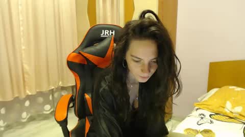 Snapshot of bellaqueen0701 chatting on 02.16.25 bellaqueen0701 online show from 02.16.25