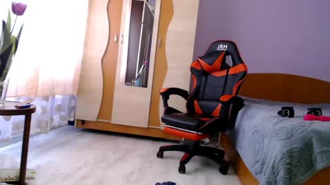 Snapshot of bellaqueen0701 chatting on 03.10.25 bellaqueen0701 online show from 03.10.25