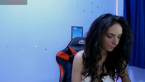 Snapshot of bellaqueen0701 chatting on 09.19.25 bellaqueen0701 online show from 09.19.25