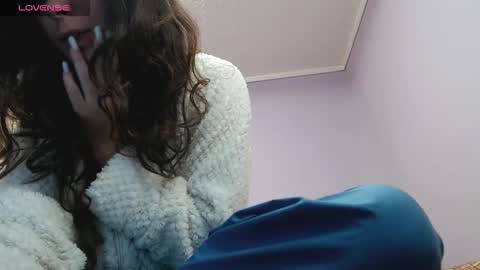 Snapshot of bellaqueen0701 chatting on 09.22.25 bellaqueen0701 online show from 09.22.25