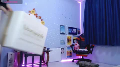 Snapshot of bellaqueen0701 chatting on 09.25.25 bellaqueen0701 online show from 09.25.25