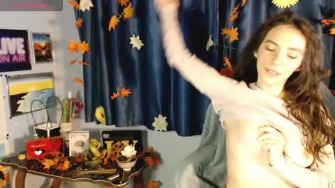 Snapshot of bellaqueen0701 chatting on 10.03.25 bellaqueen0701 online show from 10.03.25