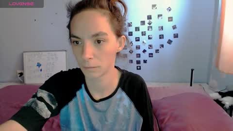 Snapshot of bellaqueen0701 chatting on 11.21.25 bellaqueen0701 online show from 11.21.25