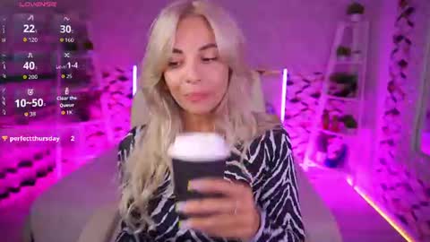 Snapshot of bellarayyy chatting on 06.20.26 Bella online show from 06.20.26
