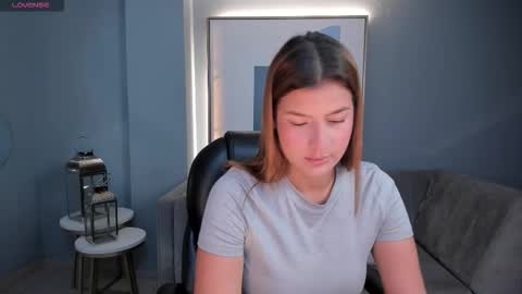 Snapshot of bellathompsonx_ chatting on 02.01.26 Bella online show from 02.01.26