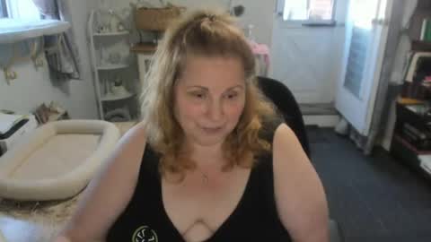Snapshot of bellavoca chatting on 06.16.26 Bellavoca online show from 06.16.26