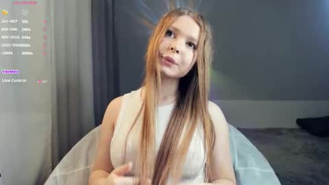 Snapshot of bellidream chatting on 09.22.25 Bella online show from 09.22.25