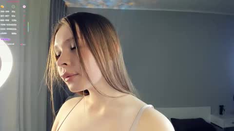 Snapshot of bellidream chatting on 11.07.25 Bella online show from 11.07.25