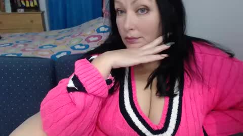 Snapshot of beluckynow chatting on 02.01.25 beluckynow online show from 02.01.25