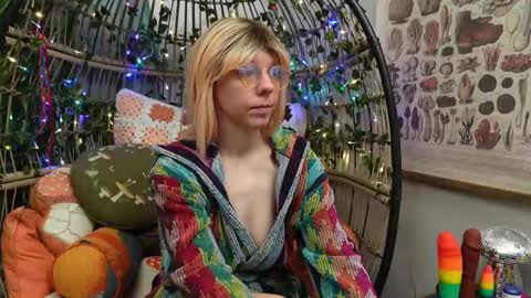 Snapshot of bendingofwillow chatting on 09.18.25 Willow online show from 09.18.25