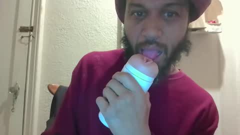 Snapshot of bendovereasy chatting on 12.04.25 bendovereasy online show from 12.04.25