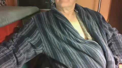 Snapshot of bendrinkin chatting on 04.11.26 bendrinkin online show from 04.11.26