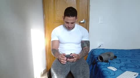 Snapshot of benjamin_isaac chatting on 01.04.25 benjamin_isaac online show from 01.04.25