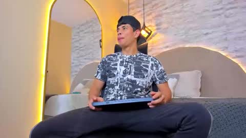 BENJAMIN online show from 11.06.25