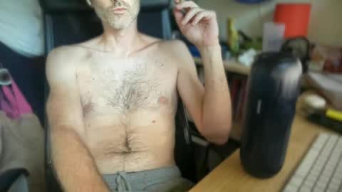 Snapshot of benjdean chatting on 06.23.26 benjdean online show from 06.23.26