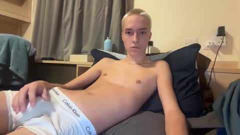 benji_j8 online show from 11.09.25