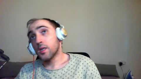 Snapshot of bentish chatting on 06.17.26 bentish online show from 06.17.26