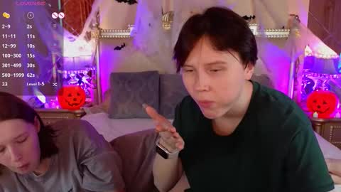 Snapshot of berry_assortment chatting on 10.19.25 Your sweet Tara and Eva online show from 10.19.25