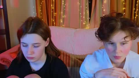 Snapshot of berry_assortment chatting on 12.22.25 Your sweet Tara and Eva online show from 12.22.25